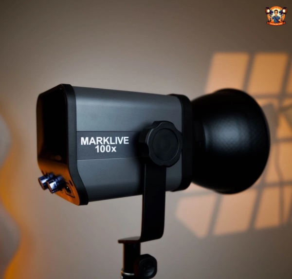 Nên mua đèn Marklive 100x hay Godox SL60W hiện nay?