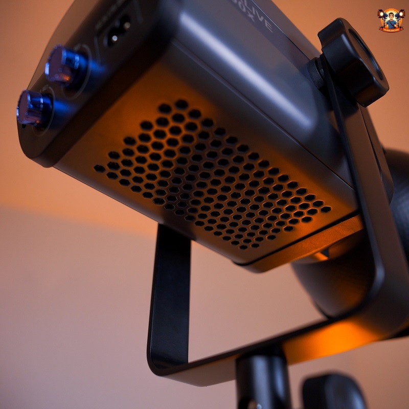 So sánh đèn Marklive 200x và đèn SmallRig RC120D